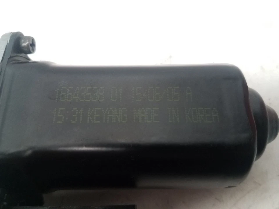 2005-09 Chevrolet Uplander Drivers Left Front Power Window Motor  - Image 4 of 4