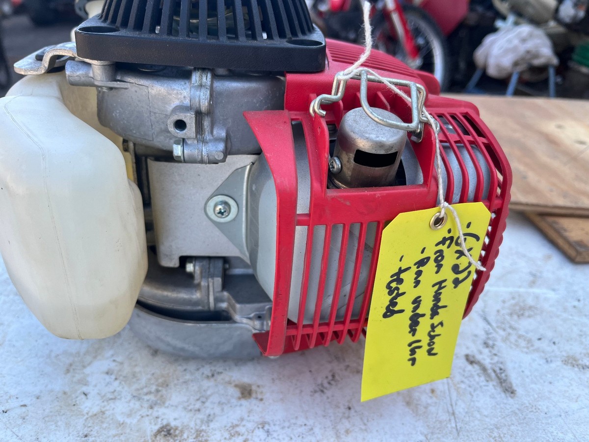 BARELY USED Honda GX22 4-Stroke 4 Cycle Brush Cutter String BARELY USED Honda GX22 4-Stroke 4 Cycle Brush Cutter String