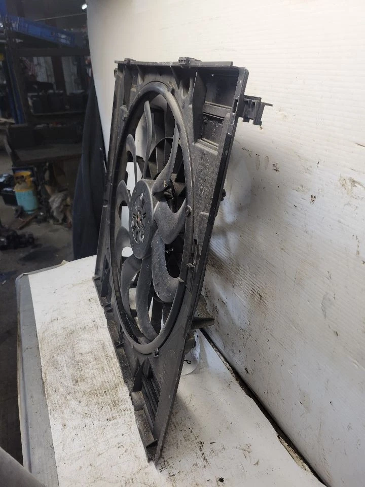 Conjunto de ventilador de motor de ventilador de radiador 600 watts compatível com 19-23 BMW X4 1691425 - Imagem 3 de 4