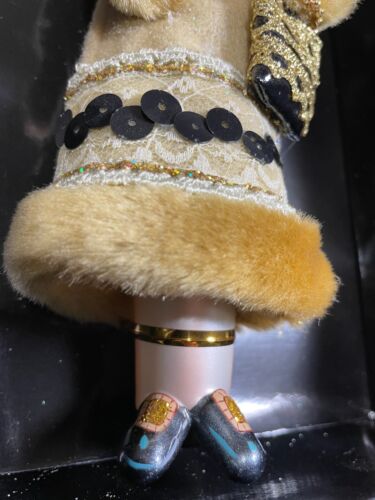Ladies With Elegance Glass Ornament/Figurine — Flapper Girl w/Fur Coat & Handbag - Picture 5 of 9