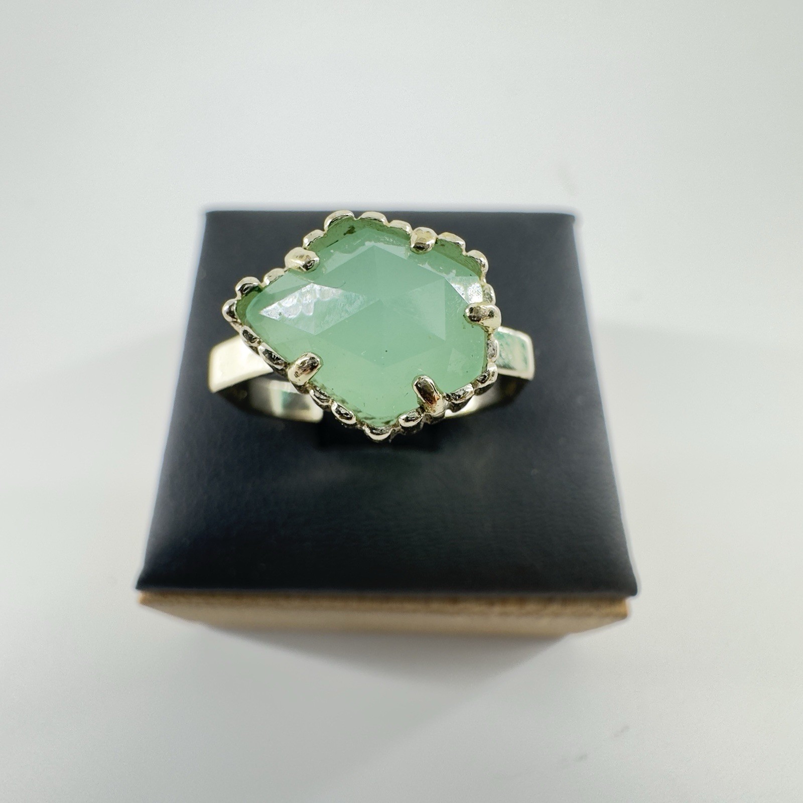 Kendra Scott Green Stone W/ Gold Frame Ring Size 7
