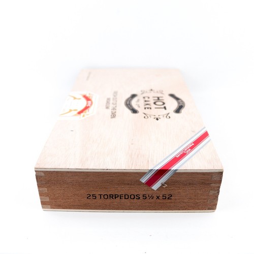 Caja de cigarros de madera vacía HVC Hot Cake Torpedo Braodleaf 11,5" x 6,75" x 2" - Imagen 8 de 12
