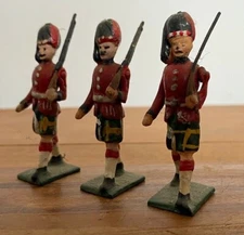 3 X RARE EARLY VINTAGE JOHN HILL & CO ARTICULATED SCOTTISH REGIMENT SOLDIERS 