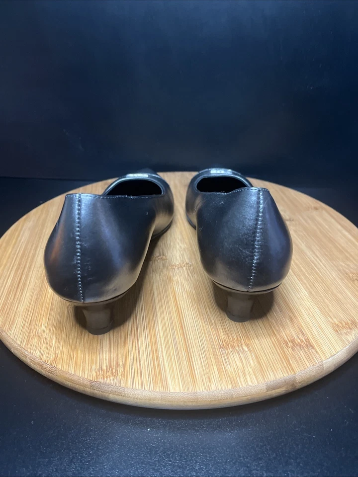 Tacones de gatito Brighton Fisher gris carbón 2" talla 7M detalles plateados italianos usados en excelente estado Foto 4 de 4