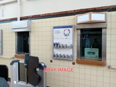 FOTO WEST ACTON U-BAHNHOF (ZENTRALLINIE) ZWEI TICKETFENSTER JETZT APPA