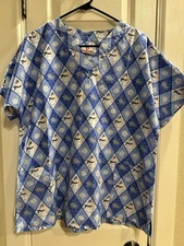 White Cross Snowman Print V Neck Scrub Top XL Women Chest 48” Super Cute