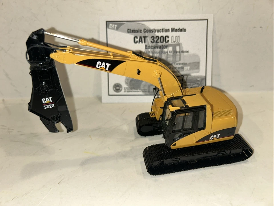 Classic Construction Models Caterpillar Cat 320C L U Excavator with Shears CCM - Image 2 of 4