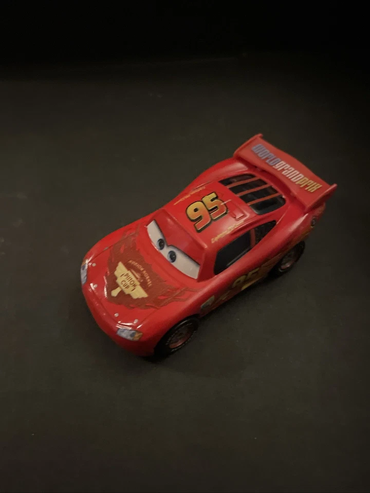 Coche diecast Pixar Cars Disney Lightning McQueen 1:55. B21#6 Foto 2 de 4
