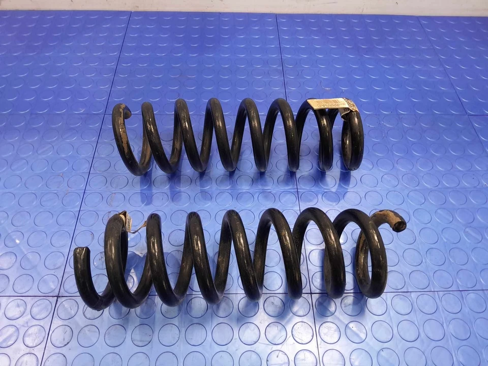 Dodge Charger 2006-2023 suspensión trasera juego de dos resortes helicoidales OEM 05168889AC Foto 2 de 3