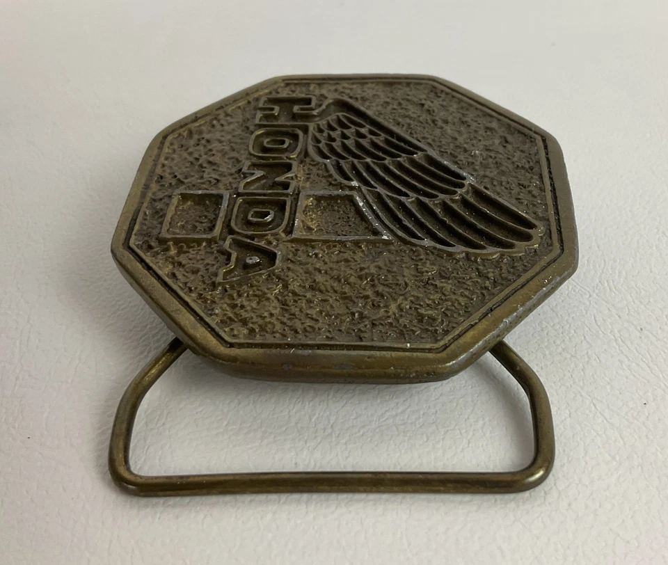 Hebilla de cinturón de motocicleta Honda vintage octogonal metal macizo Tiffany Studio Foto 3 de 4