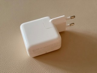 Apple 30W USB C Power Adapter Schnellladefunktion Original top!