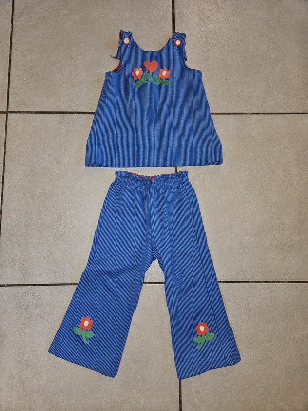 Vintage Childrens sleeveless blue flower print top and bottom set size 3T
