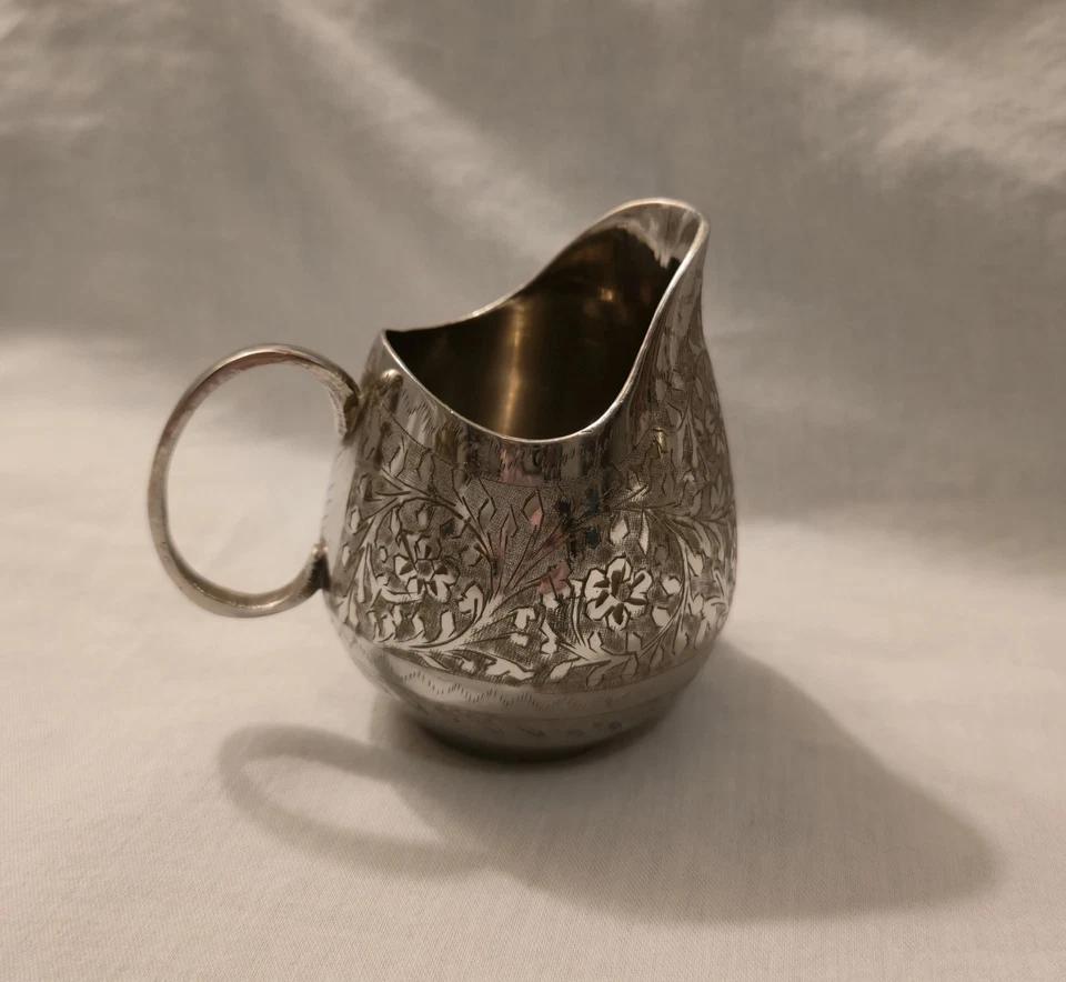 Juego de azúcar y crema grabados vintage India plata sobre latón pequeño Foto 3 de 4