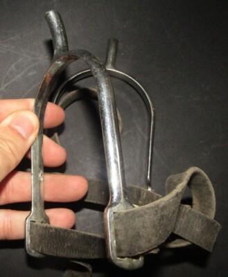 Éperons d'équitation militaires anglais anciens en triangle