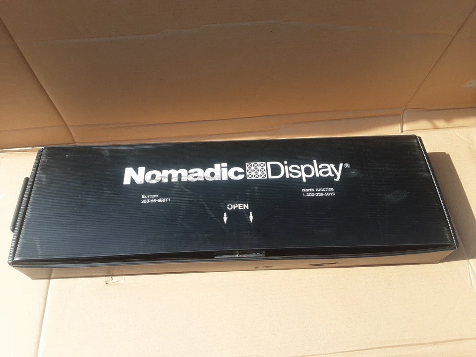 2 X Nomadic Display Type 8900-6, BOXED, ONE HAS A BROKEN BULB.HAS A REPLACEMENT - Image 2 of 4
