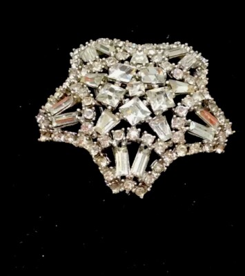 Ledo Large Rhinestone Star Pin Very Blingy And Beautiful