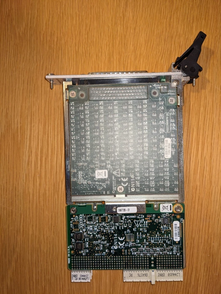 National Instruments PXI-2567 (controlador de relé PXI) Foto 4 de 4