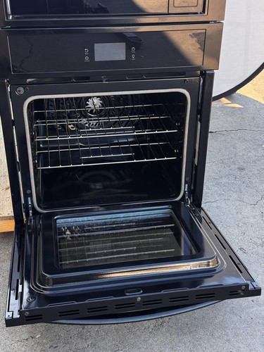 Frigidaire FCWM2727AB 27 Inch Combination Electric Wall Oven 5.4 Cu. Ft.: Black - Picture 4 of 6