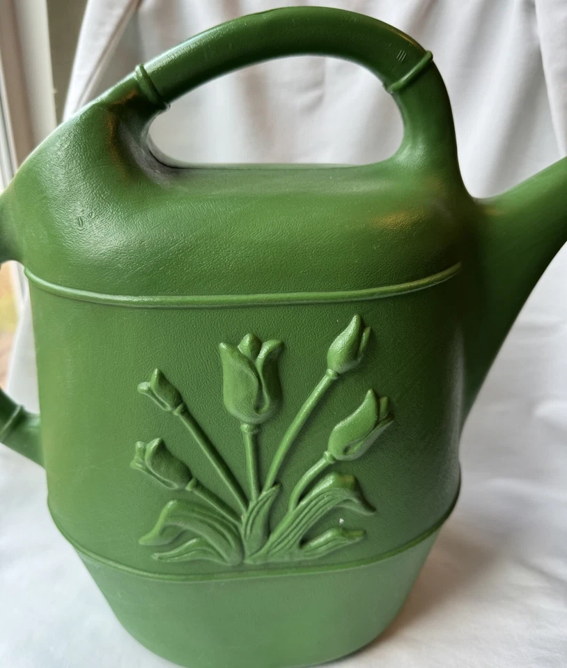 Regador tradicional de plástico verde 2 galões 1987 da Union Products - Imagem 3 de 4