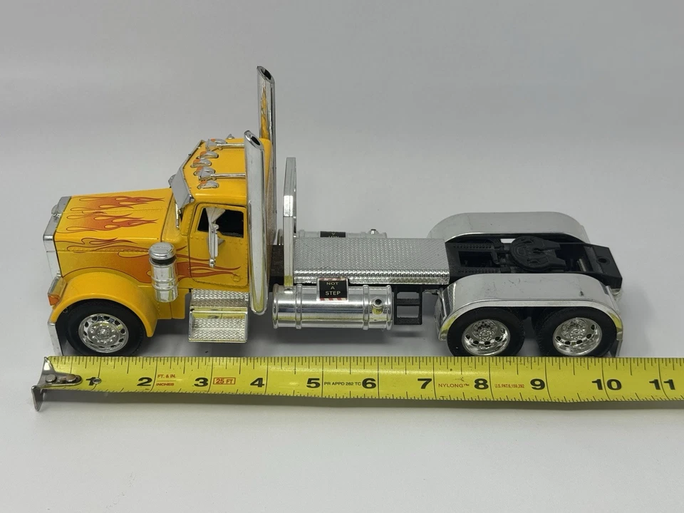 JADA Hotrigz Roadrigz Yellow Peterbilt 379 Day Cab Hot Rod Pete Flames 1:32 - Image 3 of 4