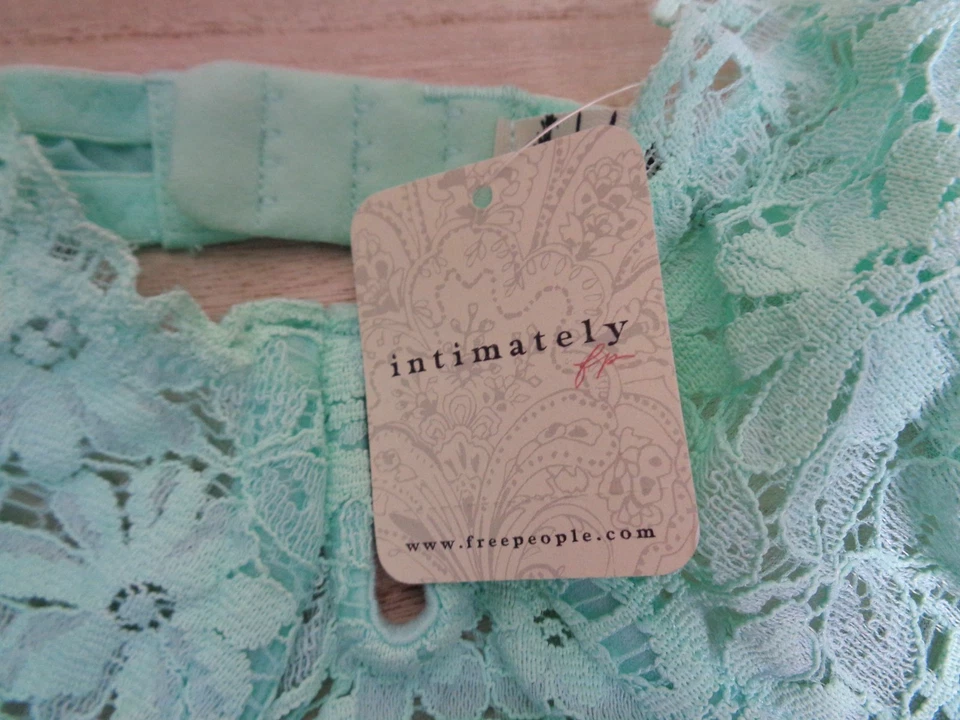 Sujetador Free People Intimately 32D Made You Look Sujetador Balconette de Encaje en Hielo Ártico Foto 2 de 4