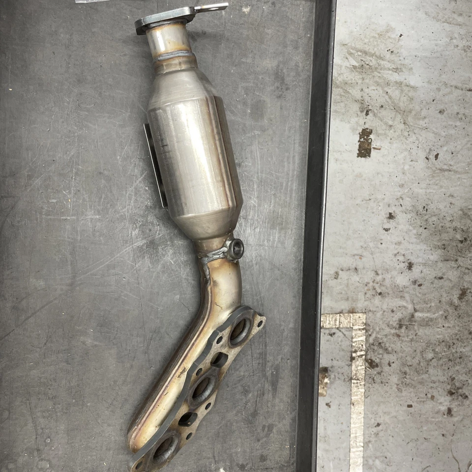 Convertidor colector Dorman 674-797 Toyota FJ Cruiser, Tacoma, Tundra, 4Runner Foto 2 de 4