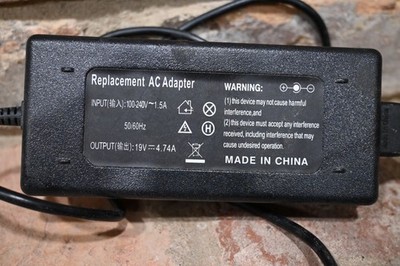Power Supply AC Adapter Model Output 19V 4.74A Input 100-240V 1.5A 7.5mm x 5.3mm