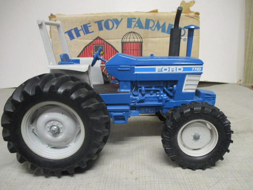 Ertl Ford 7710 MFWD Toy Tractor "1983 National Toy Show"  1/16 Scale, NIB - Image 3 of 4