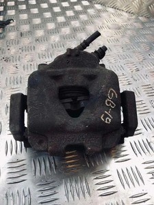 BMW 3 E90 Bremssattel vorne links 2.00 Diesel 2011 31810500