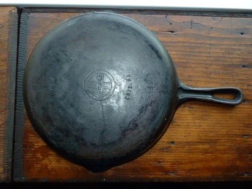 Griswold #8 Skillet 704F Cast Iron Pan