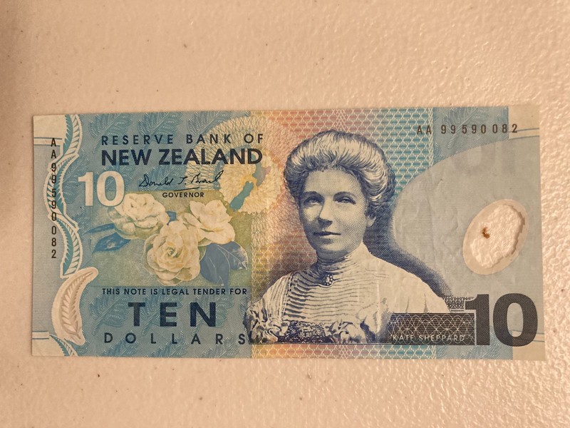 New Zealand - 10 Circulated New Zealand Dollars - AA99590082 - POLYMER  TEN