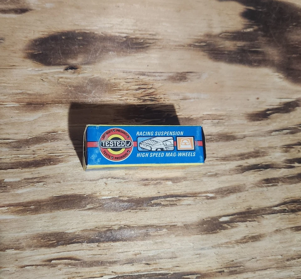 Matchbox Lesney 20 Lamborghini Marzal Salmon (Pink) -  Original Box - Superfast - Image 3 of 4