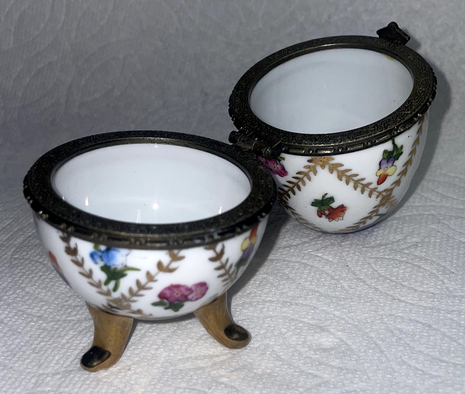 Vintage Hinged Porcelain Egg 3-Footed Trinket Dish