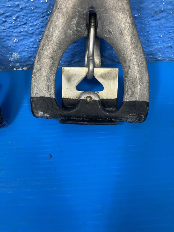 2 QuikNEasy Roof Rack Gutter Mount Towers Quick Footpack Mounts eBay