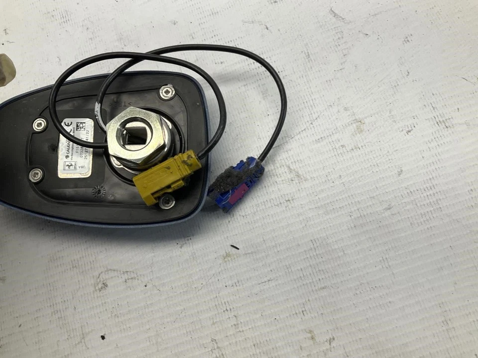 Antena montada en techo 16-20 Ferrari GTC4 Lusso aleta de tiburón Q Foto 3 de 4