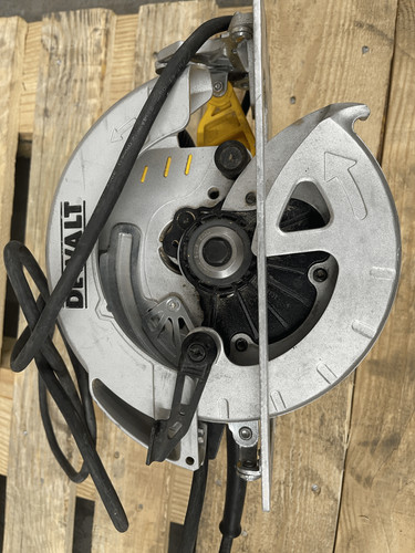 DEWALT 15 Amp Corded 7-1/4 in. Lightweight Circular Saw (PARTS ONLY)