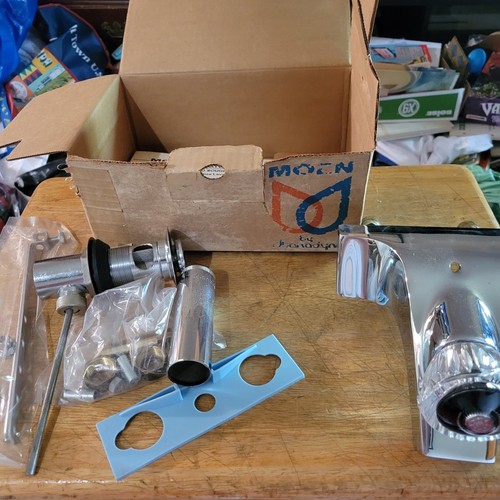 Vtg Moen Lavatory Bathroom Faucet 4320 In Chrome Parts Box Crystal Handle Swag - Picture 8 of 9
