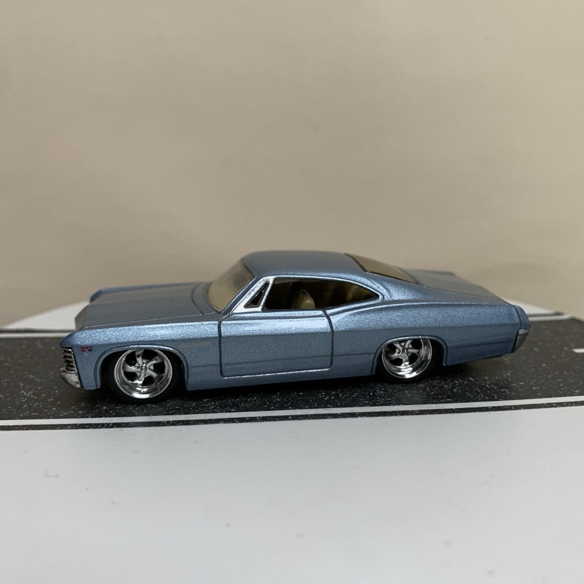 Jada Toys Dub City 1967 Chevy Impala SS Fastback Light Blue