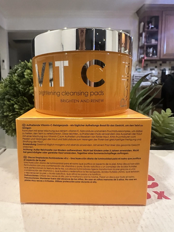 Almohadilla limpiadora iluminadora formulada con vitamina C pura Rodial - 50 almohadillas TAMAÑO COMPLETO Foto 3 de 4