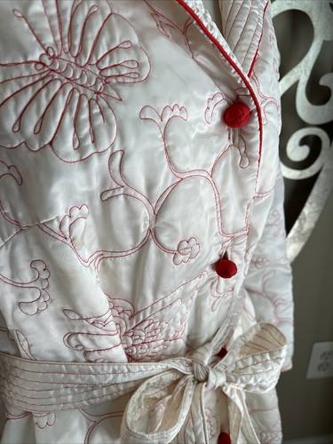 Vintage NEIMAN MARCUS Morgenmantel GROß Hausmantel Satin rot bestickt gesteppt Knopfleiste zum Binden - Bild 4 von 13