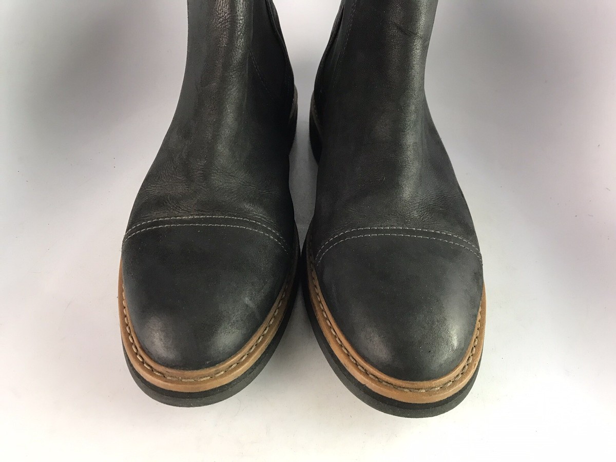 Cole Haan Men display picture 1