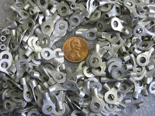 400) AMP / Tyco 34122 Uninsulated Ring Tongue Terminals #16-14 AWG #8 Stud Tab 