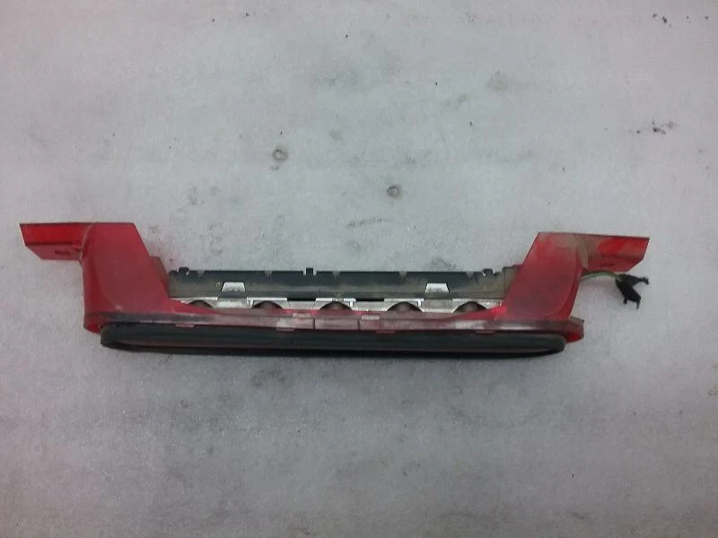 1413AC9531 TERCERA LUZ DE FRENO 2004 FORD FOCUS US-101M Foto 2 de 4