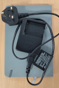 Genuine Fujifilm NP-W126 Battery & BC-W126 Charger X-T X-T10 X100 X-E X-M X-A X-
