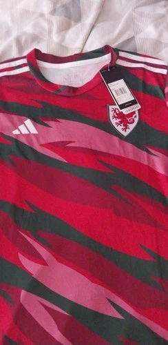 Men's Football Shirt Size Large