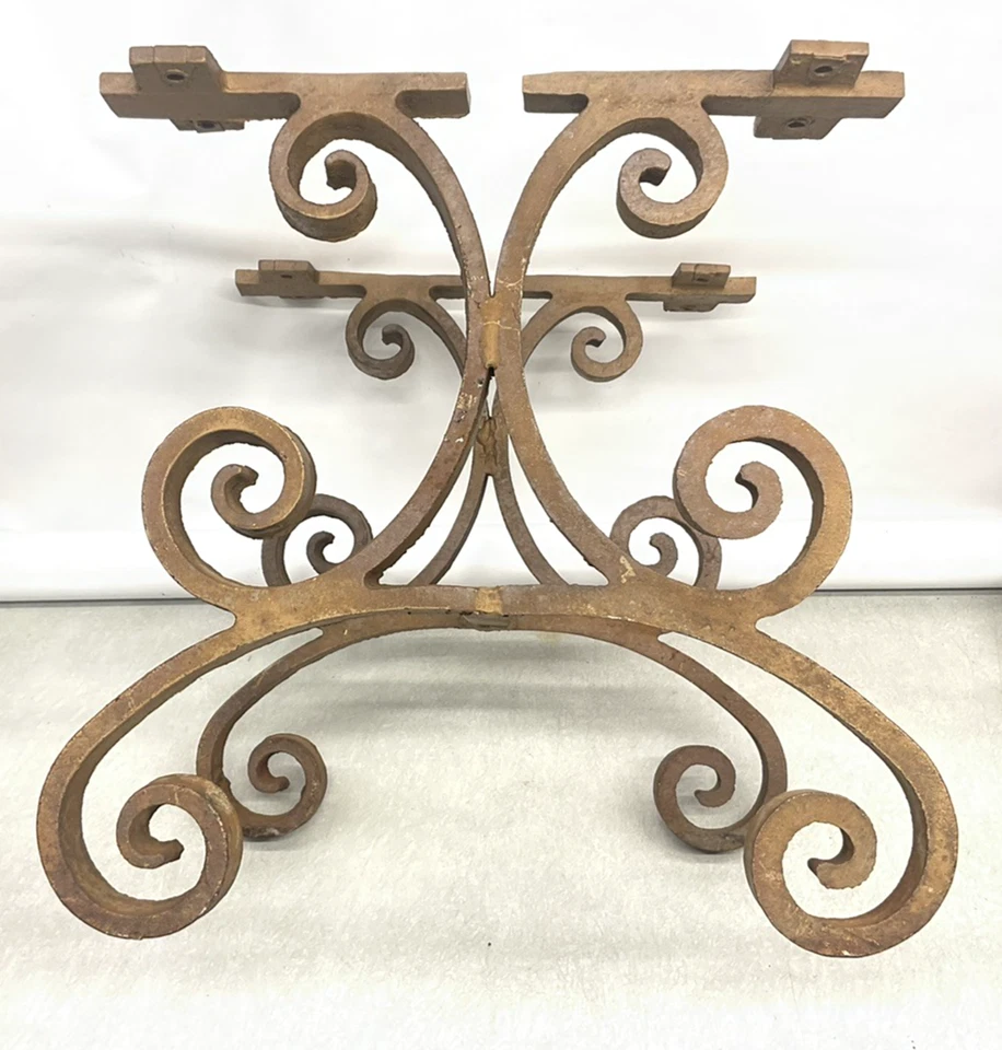 2 Mesa auxiliar vintage de metal macizo de hierro fundido base soporte pergamino forjado mediados de siglo Foto 3 de 4