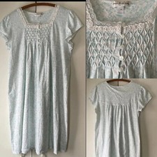 Vintage 80  s Miss Elaine Tuck Point Nightgown Daisies  Lace Size M