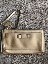 COACH FULL SIZE GOLD BOW LEATHER WRISTLET WALLET CLUTCH SPACIOUS DARCY 51669 ZIP