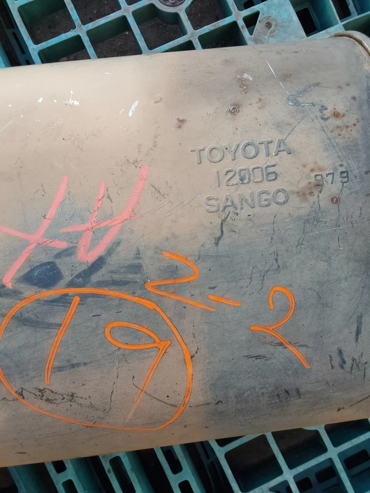 Silenciador de escape Toyota Camry LE 1998 OEM 12006 SANGO Foto 3 de 4