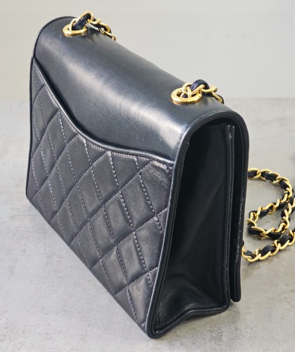 CHANEL CLASSIC & ELEGANT NAVY QUILTED CHAIN LINK SHOULDER STRAP FLAP BAG c. 1989 - Picture 6 of 23